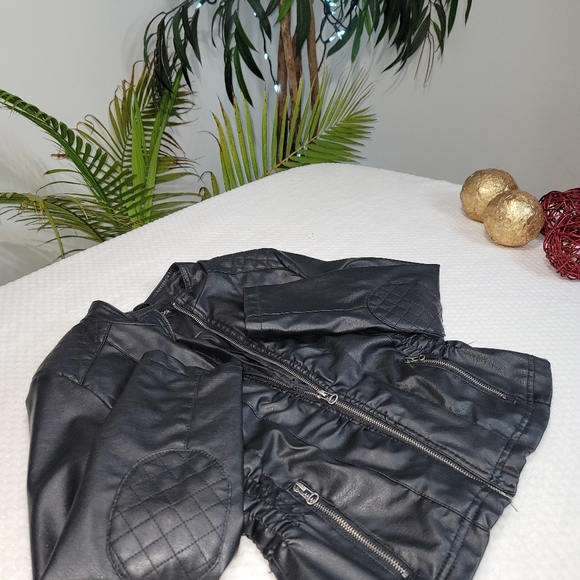 Leather Jacket - Picture 6 of 7